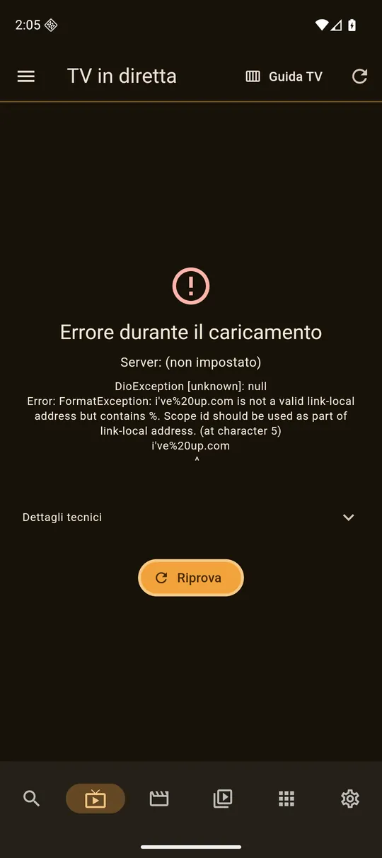 A sinistra la barra delle sezioni, accanto le categorie. Sul telefono la barra è in basso.