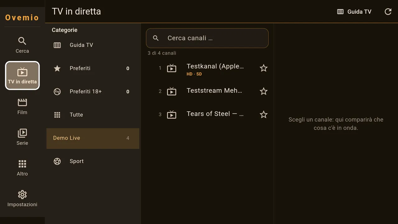 A sinistra la barra delle sezioni, accanto le categorie. Sul telefono la barra è in basso.
